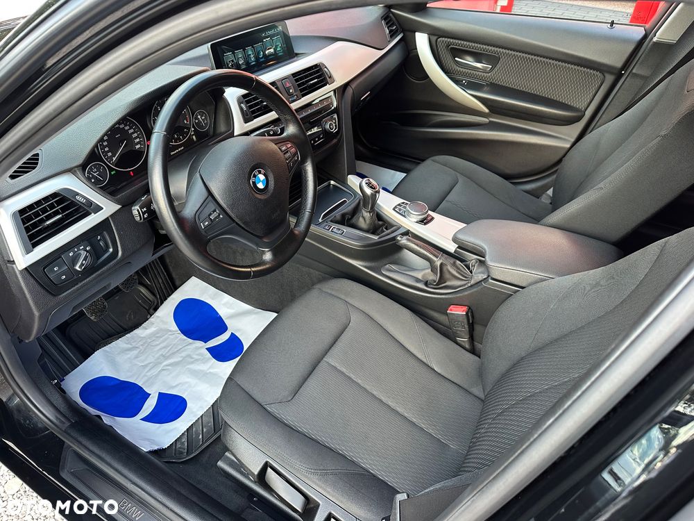 BMW Seria 3 320d Luxury Line - 29