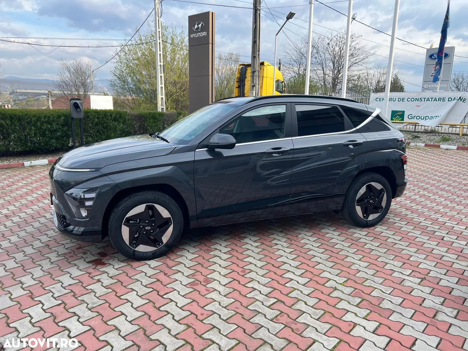 Hyundai KONA - 4