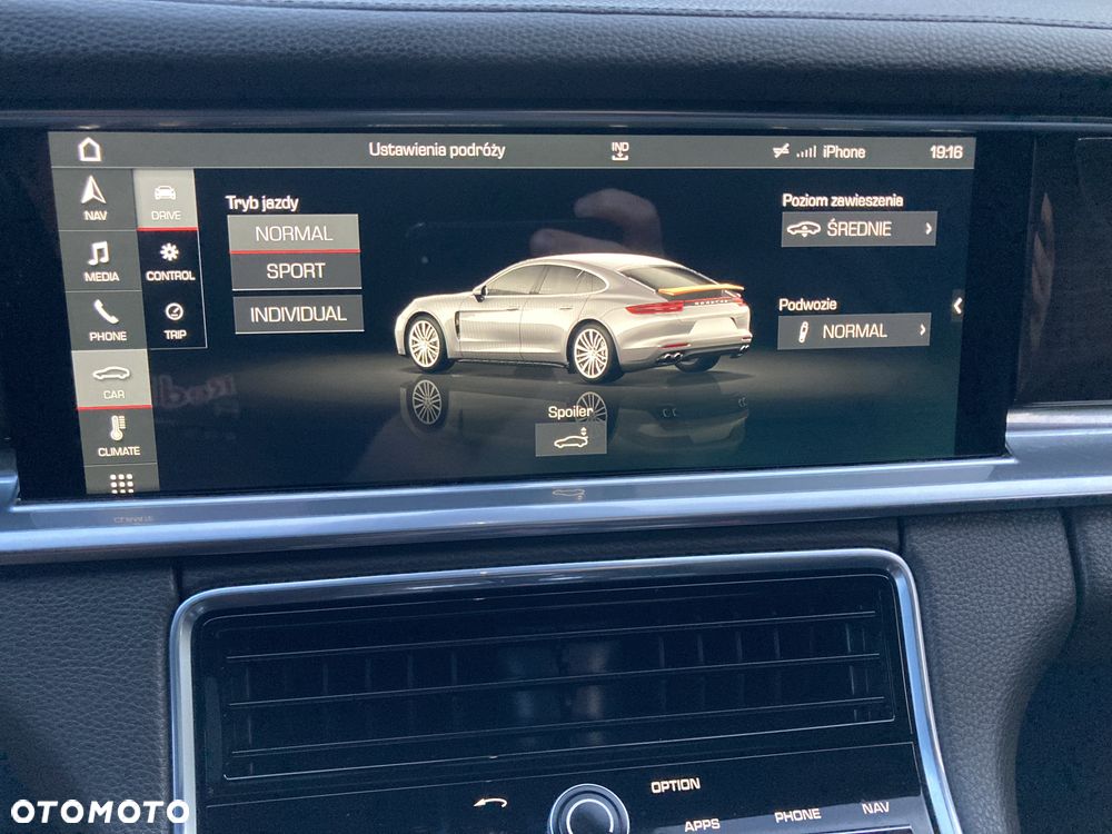 Porsche Panamera 4S - 23