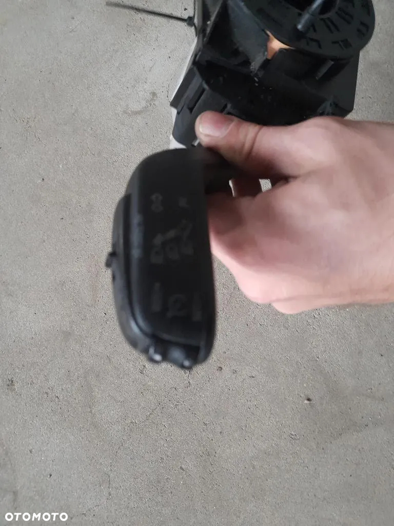 Przełącznik zespolony manetki taśma SKODA FABIA II EUROPA 7H0953503GJ - 2