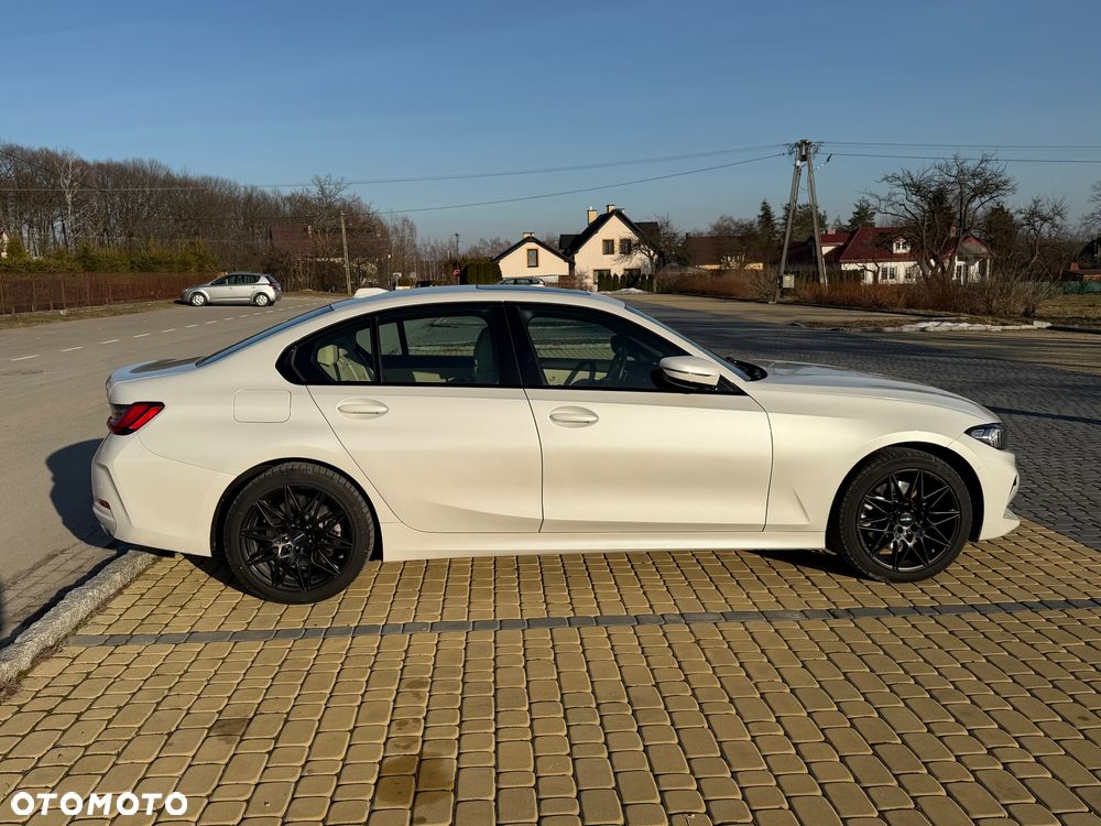 BMW Seria 3 330i xDrive Sport Line - 21