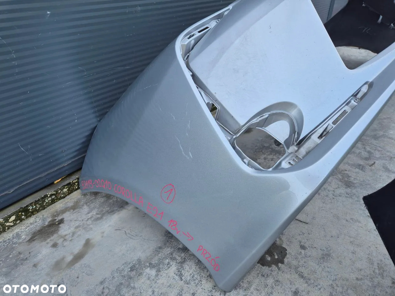 ZDERZAK TYLNI PRZEDNI TOYOTA COROLLA E21 18r> - 3
