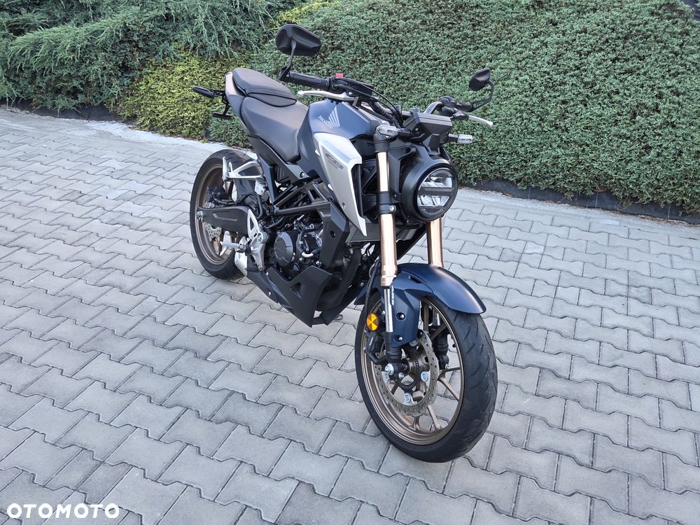Honda CB - 12