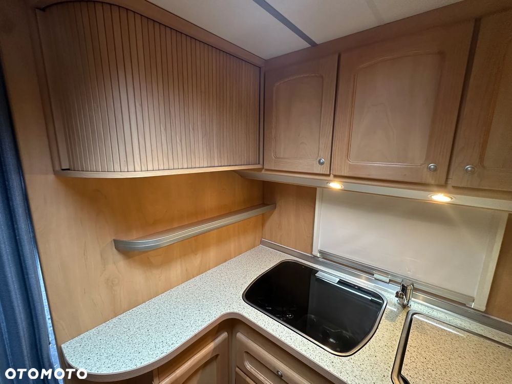 Burstner 500 VENTANA z napędem i markizą kasetową THULE. - 26