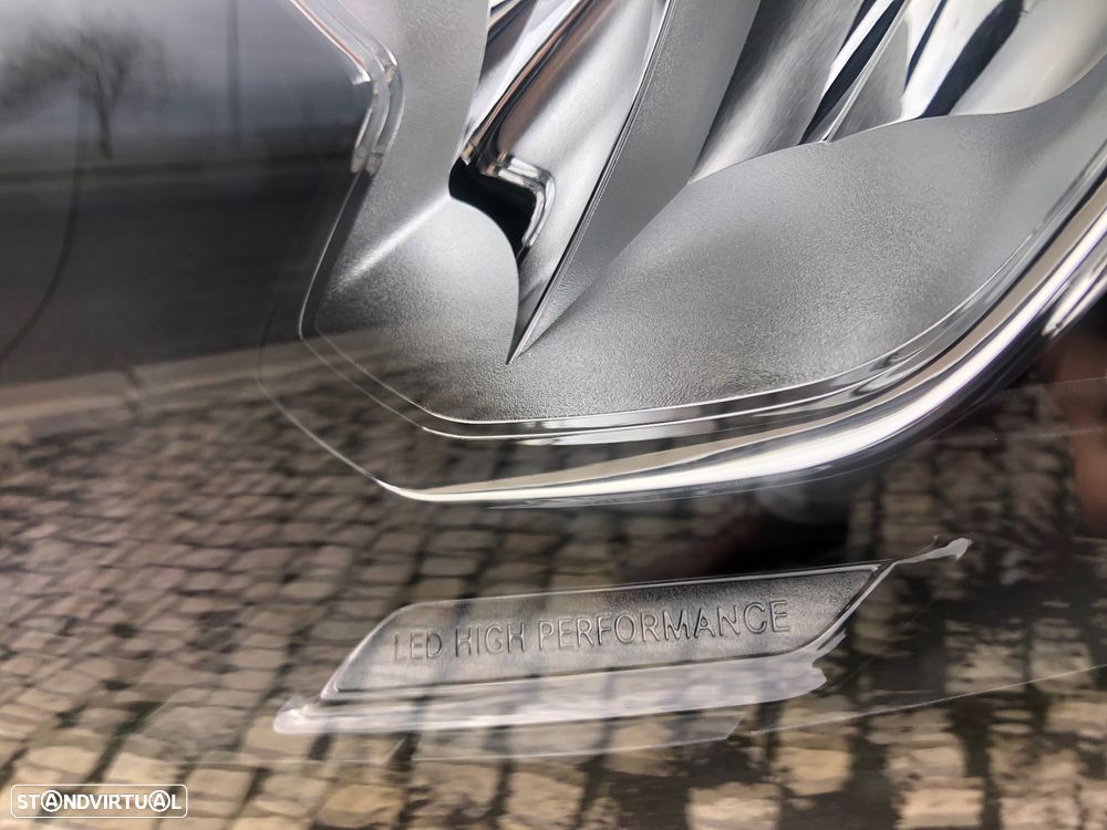 Mercedes-Benz A 250 Limousine e AMG Line - 30