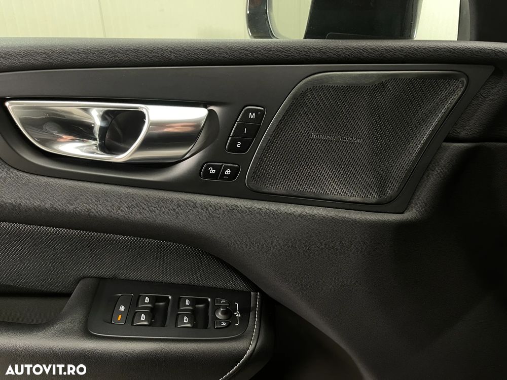 Volvo XC 60 Recharge T8 Twin Engine eAWD R-Design - 23