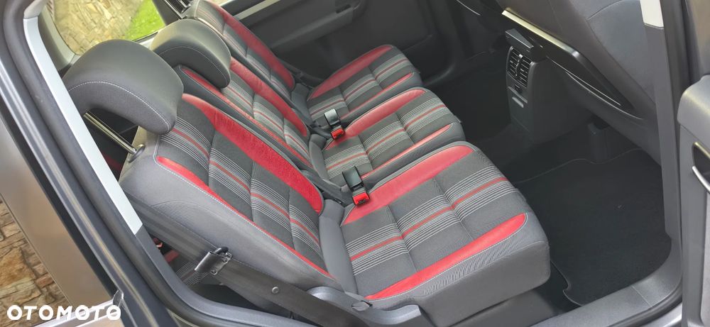 Volkswagen Touran - 16