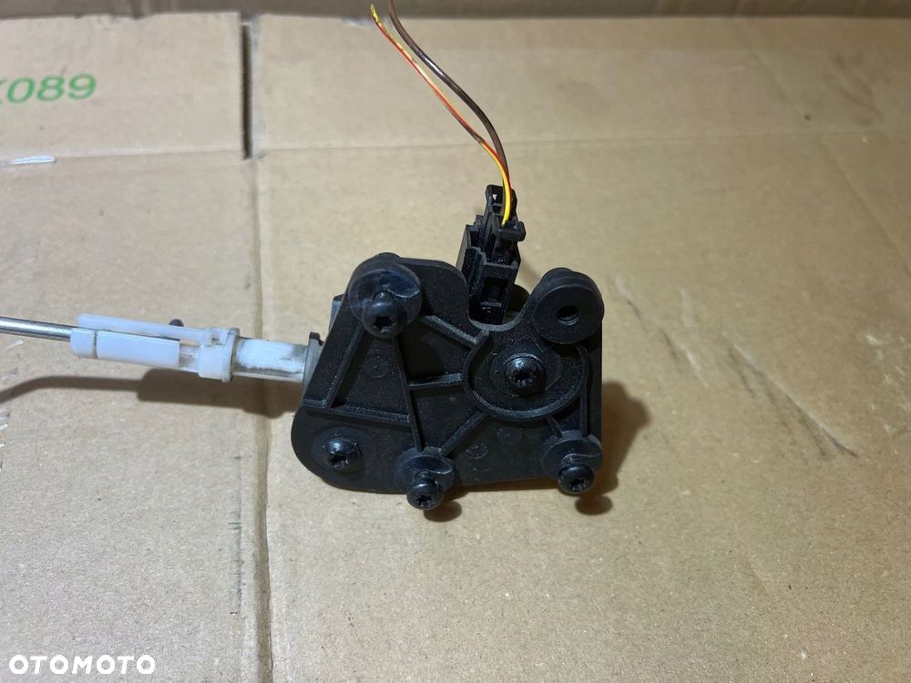 AUDI A3 8P 3D ZAMEK KLAPY BAGAŻNIKA TYŁ 8P3827520A - 5