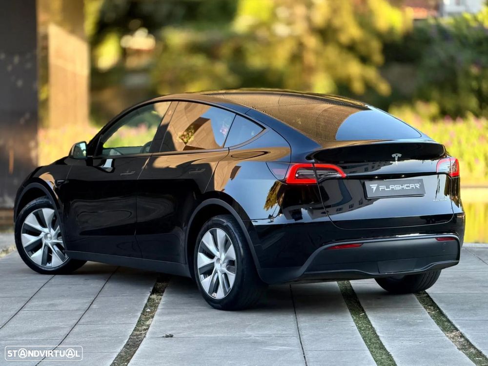 Tesla Model Y Long Range Dual Motor AWD - 13