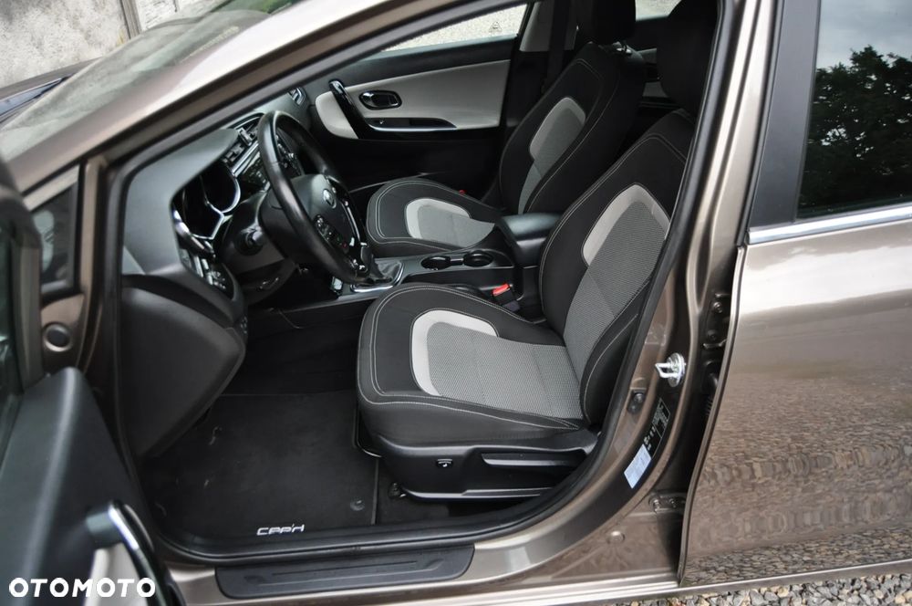 Kia Ceed 1.6 GDI ISG Dream-Team Edition - 7