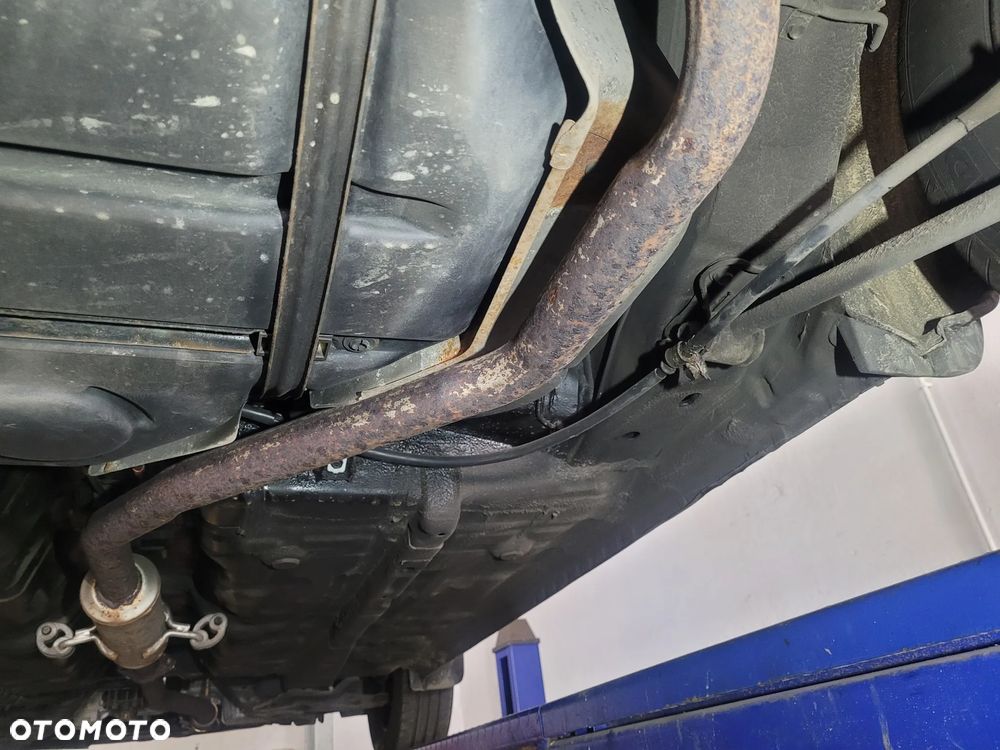 Hyundai Elantra 2.0i GLS - 24