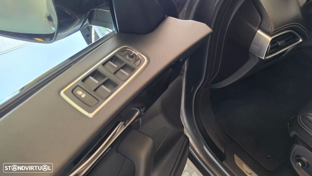 Jaguar F-Pace 2.0 i4D R-Sport AWD Aut. - 46