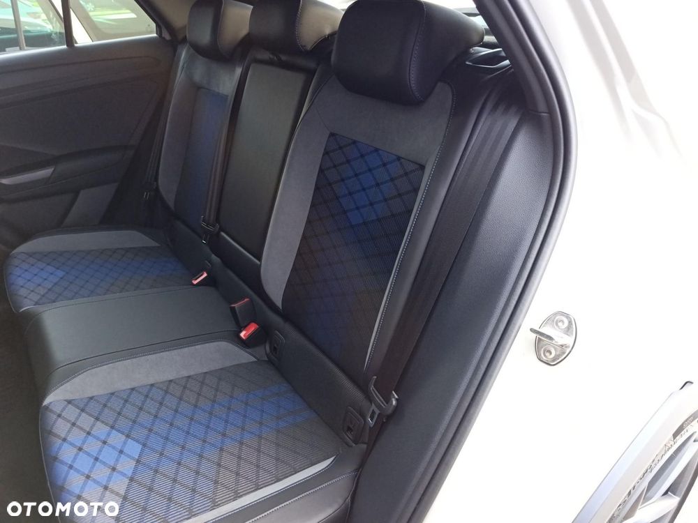 Volkswagen T-Roc - 13