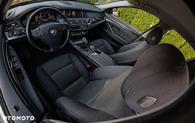 BMW Seria 5 525d - 24