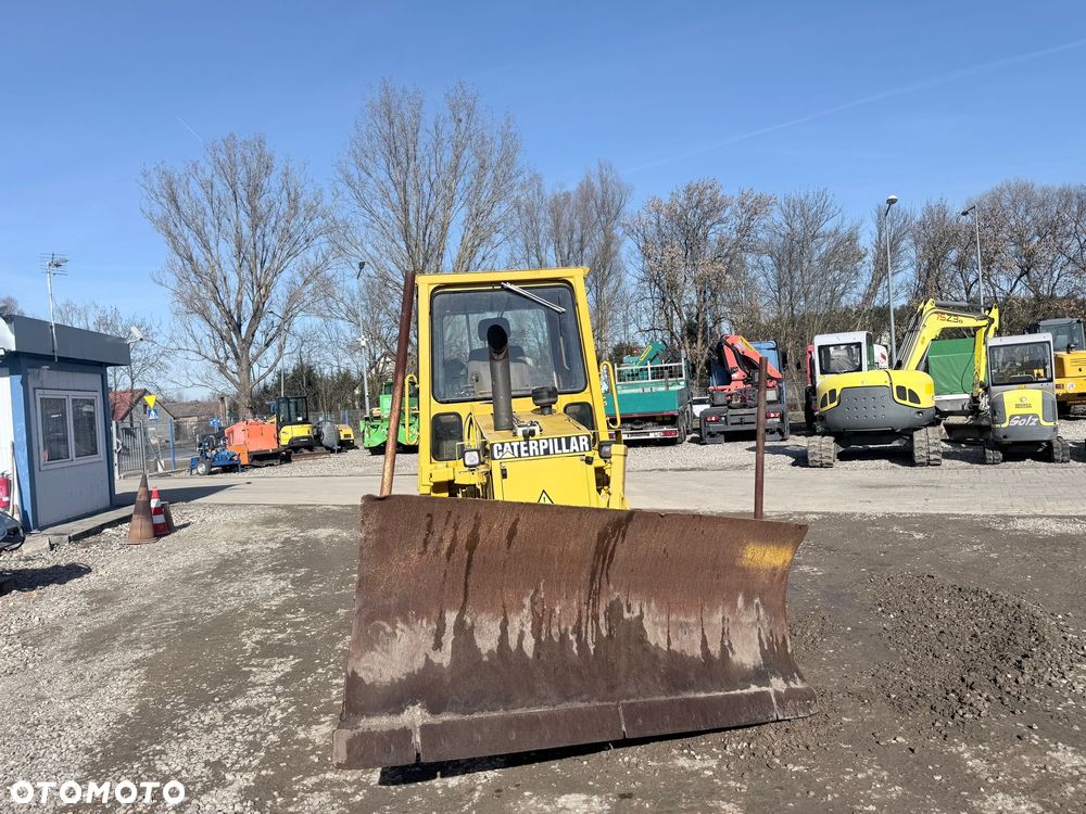 Caterpillar CAT D4C - 6