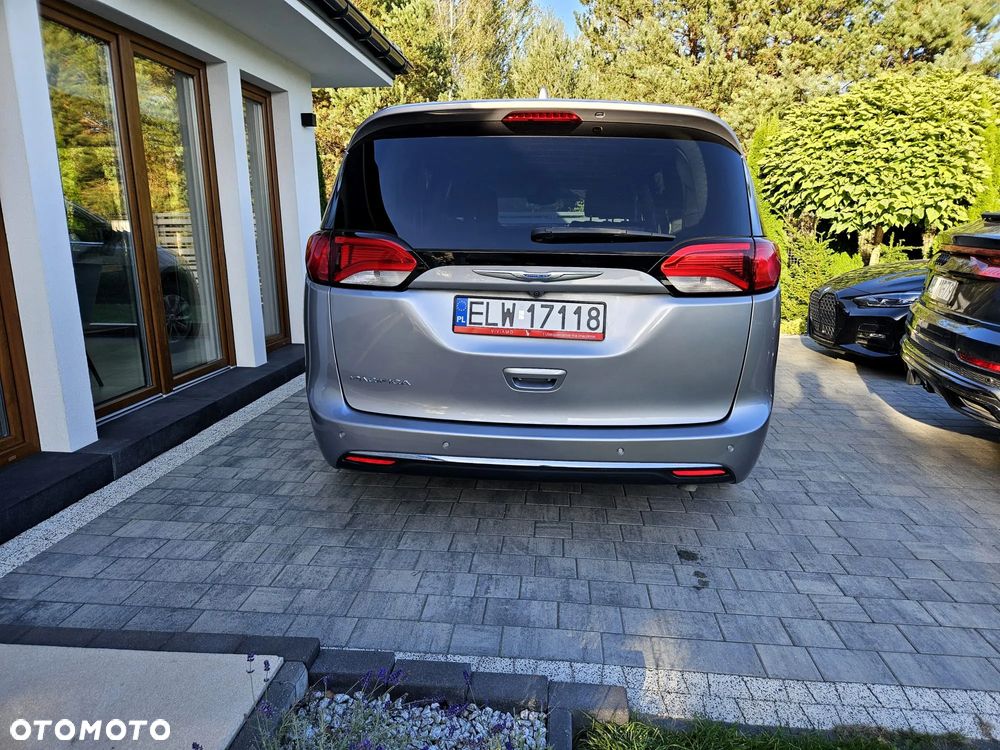 Chrysler Pacifica - 5