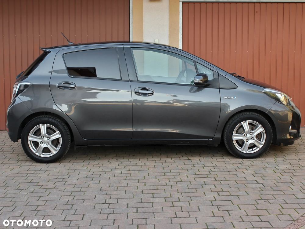 Toyota Yaris Hybrid 100 Dynamic - 13