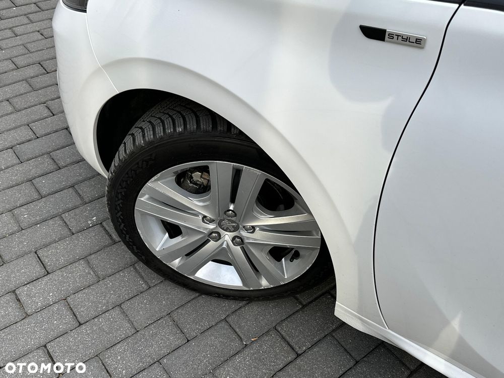 Peugeot 208 - 19