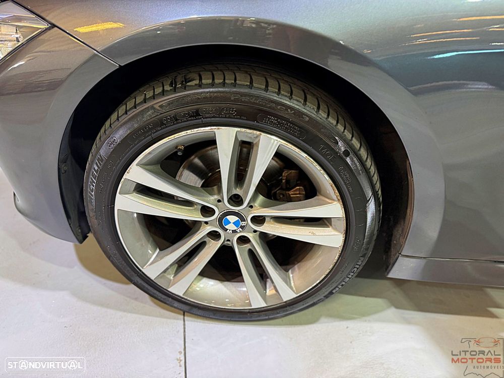 BMW 320 d Auto Line Sport - 13