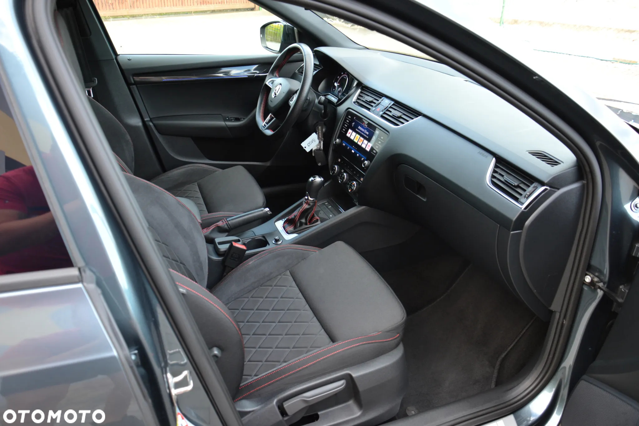 Skoda Octavia Combi 2.0 TSI DSG RS - 33