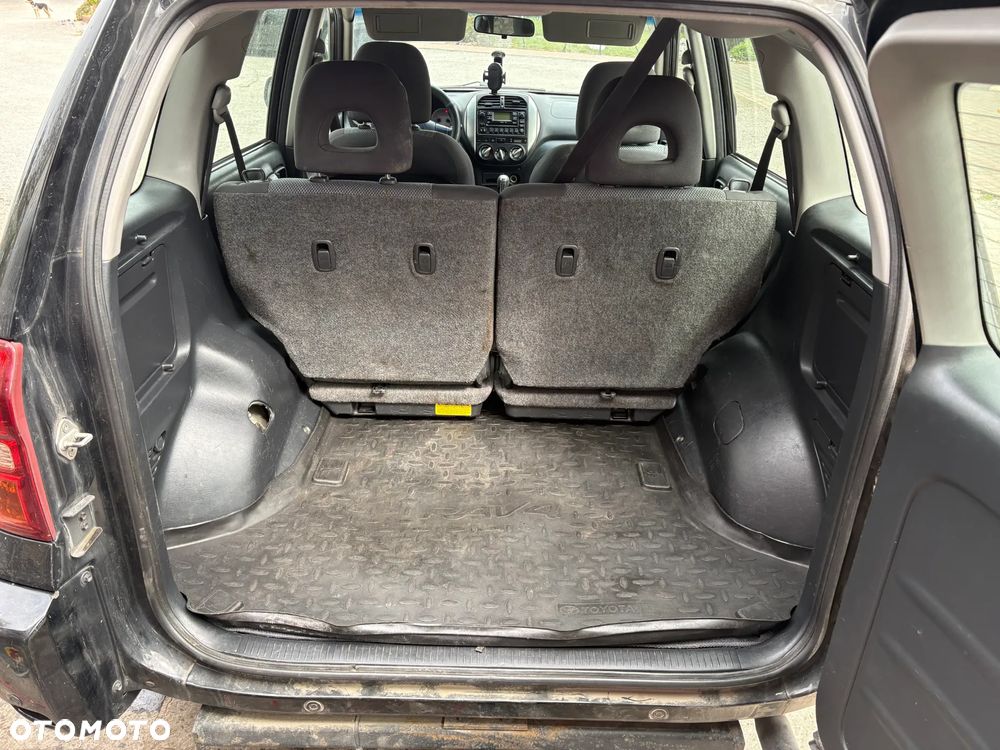 Toyota RAV4 D-4D 4x4 - 12