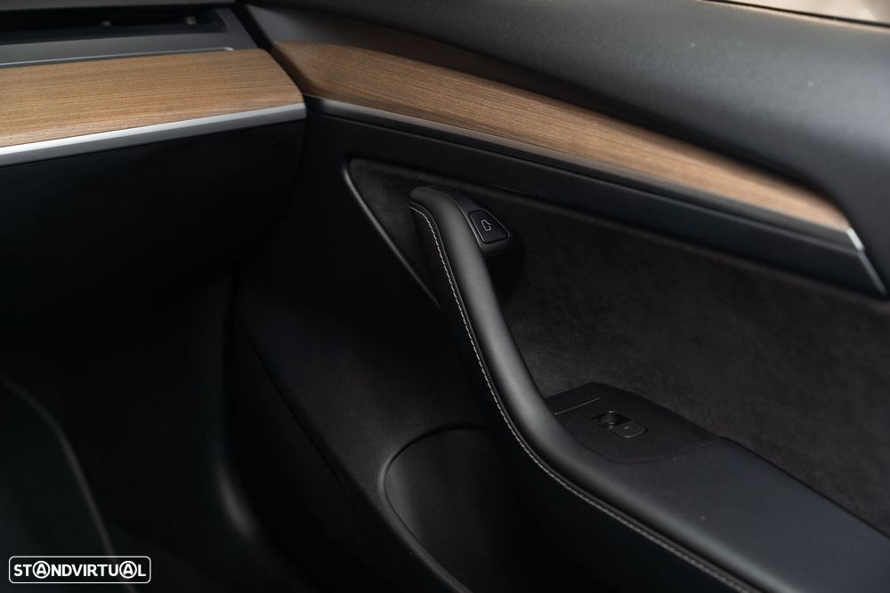 Tesla Model 3 Long Range Tração Traseira - 17