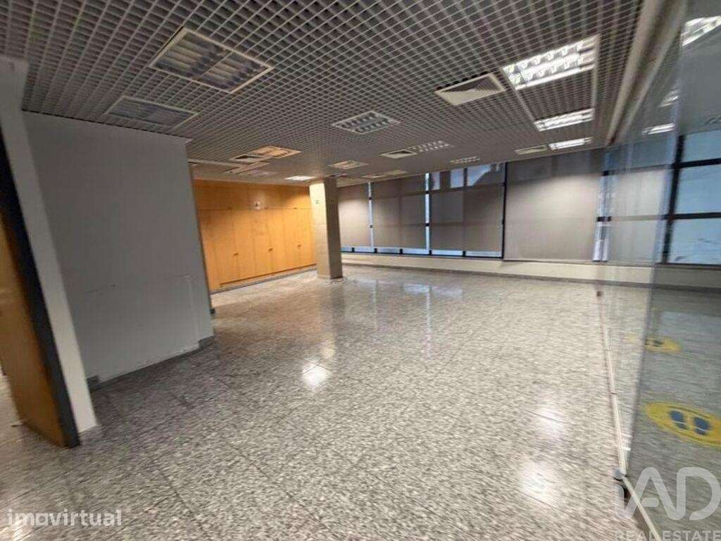 Loja / Estabelecimento Comercial em Arrifana de 397,00 m2 - Grande imagem: 4/27