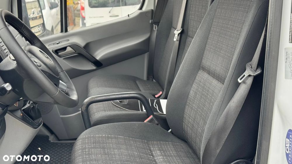 Mercedes-Benz Sprinter - 11