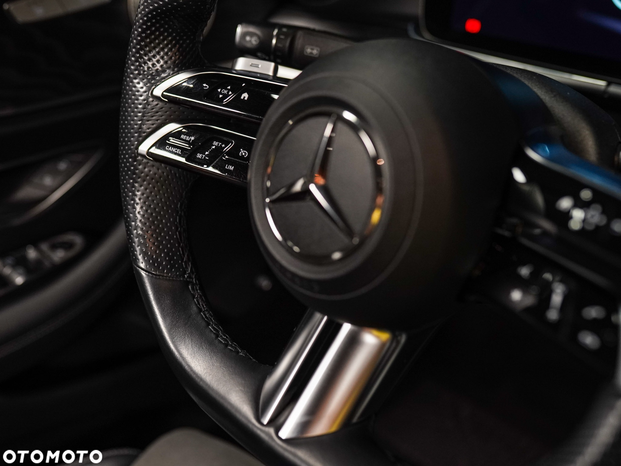 Mercedes-Benz Klasa E 200 Kabriolet 4-Matic 9G-TRONIC - 26