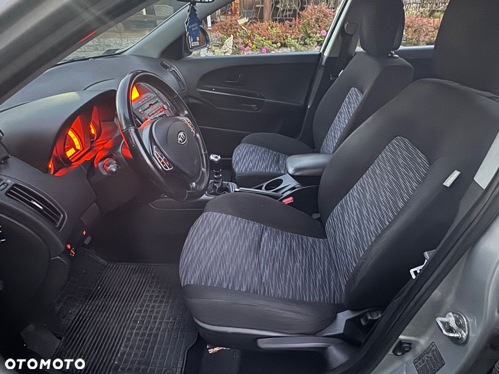 Kia Ceed - 6