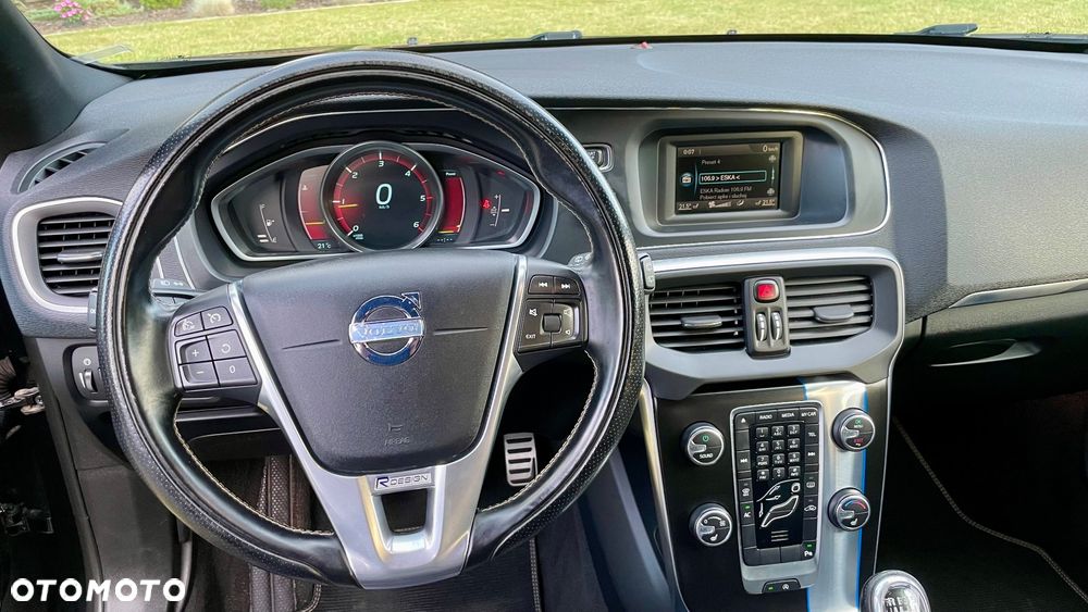 Volvo V40 D2 R-Design - 9