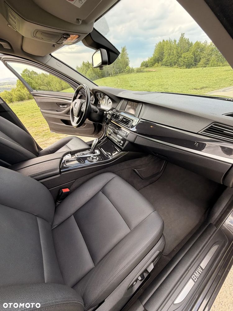 BMW Seria 5 520d xDrive - 17