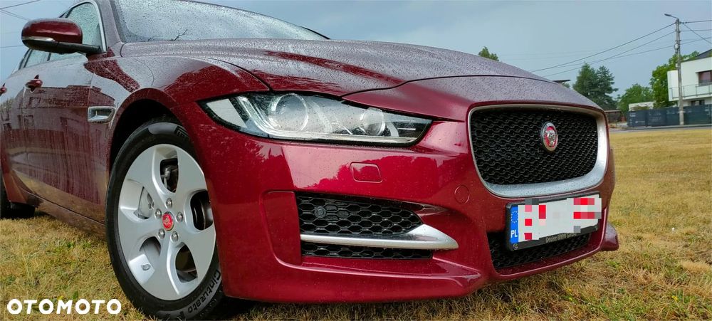 Jaguar XE 2.0 T R-Sport - 6