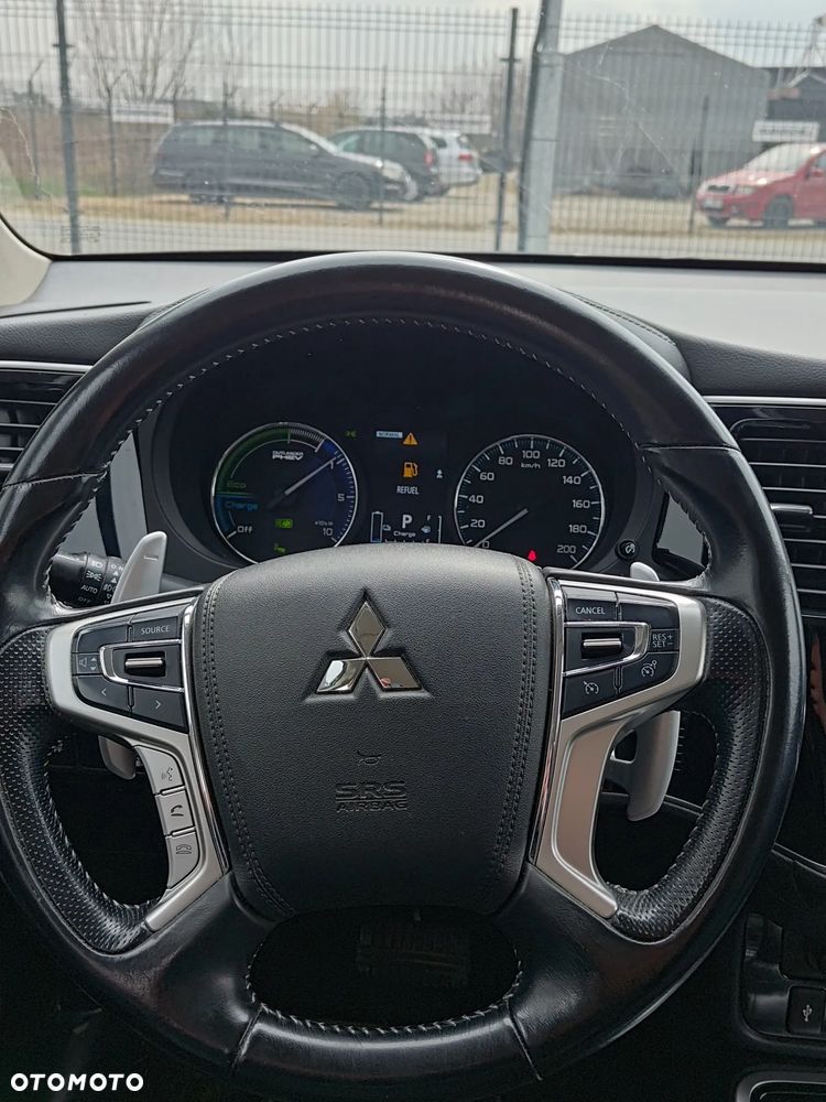 Mitsubishi Outlander - 12