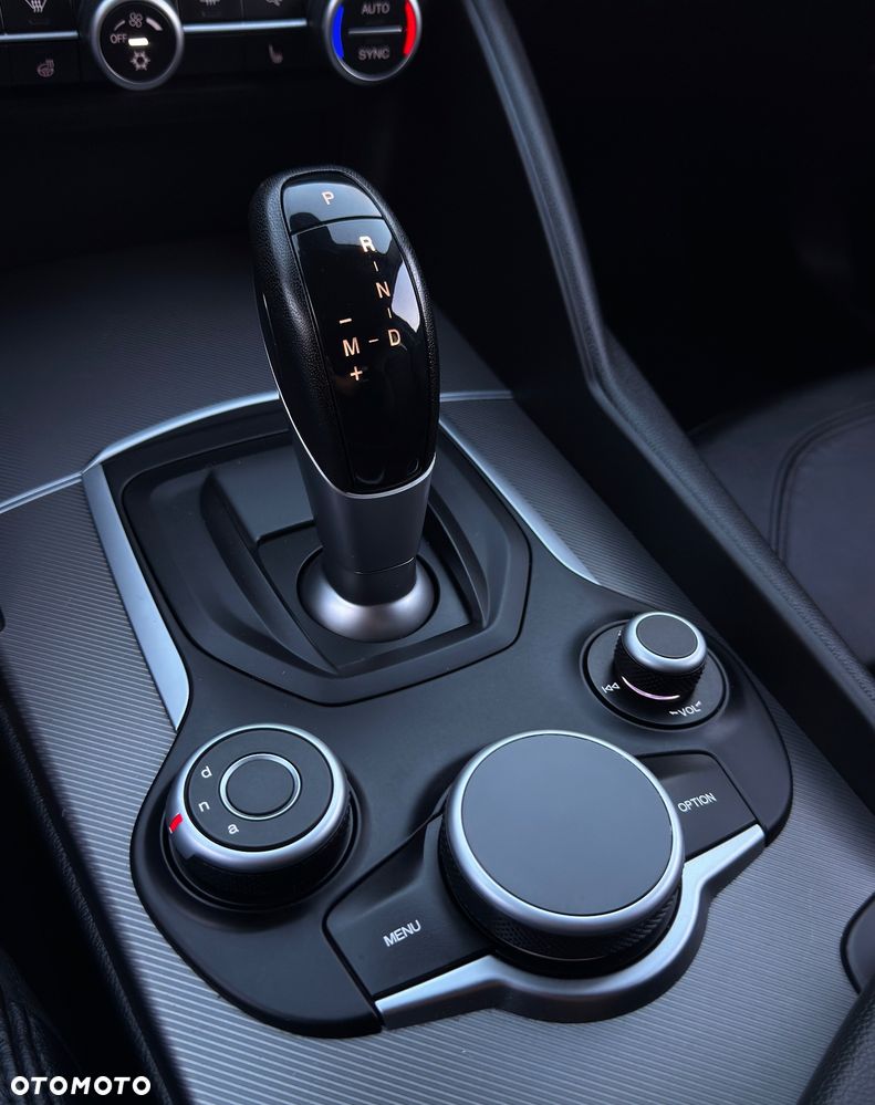 Alfa Romeo Giulia 2.0 Turbo 16V AT8-Q4 Veloce Ti - 15
