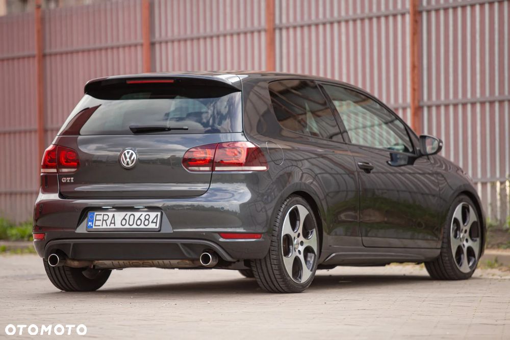 Volkswagen Golf 2.0 TSI GTI - 2