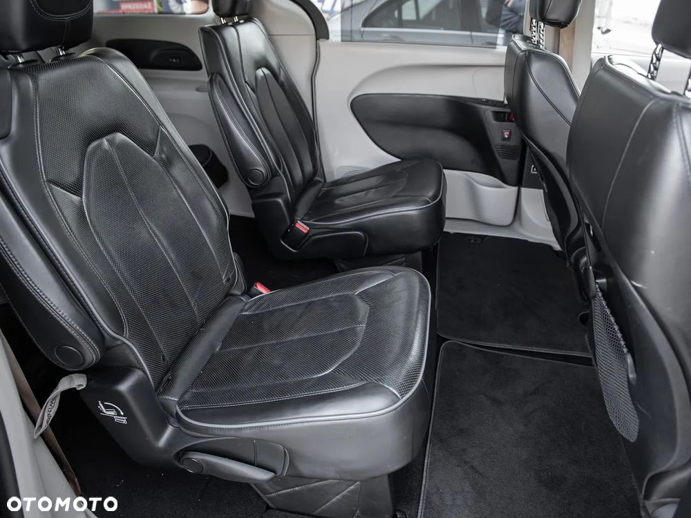 Chrysler Pacifica - 37
