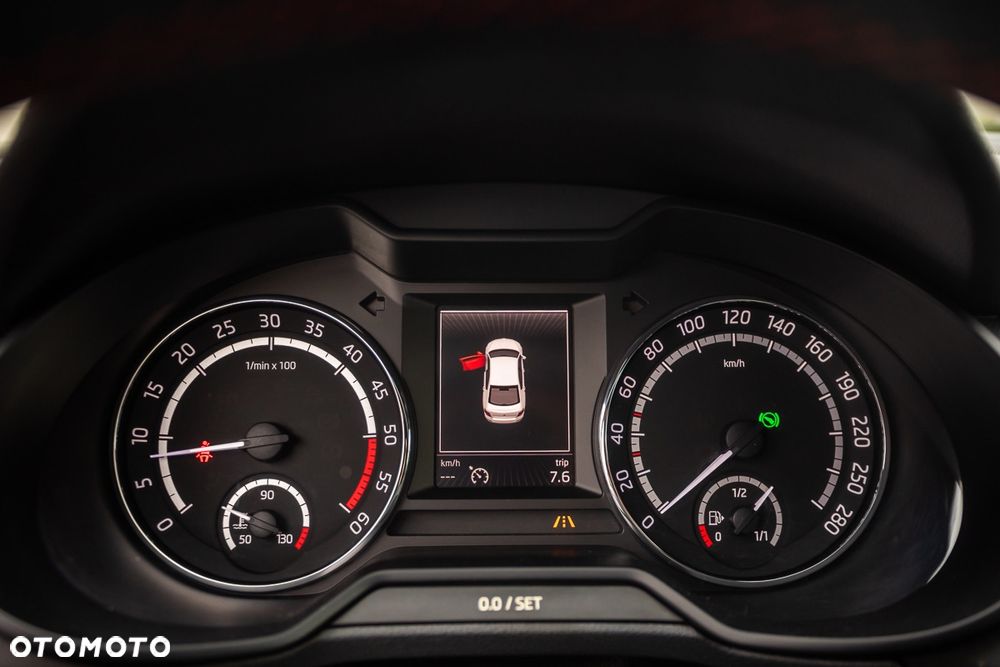 Skoda Octavia 2.0 TDI DSG RS - 26