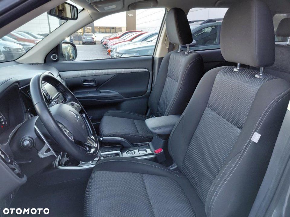 Mitsubishi Outlander - 10