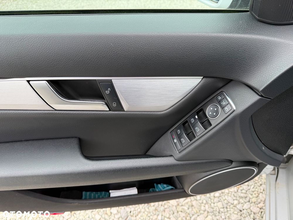 Mercedes-Benz Klasa C 180 BlueEFFICIENCY 7G-TRONIC Avantgarde - 30