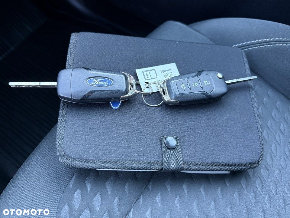 Ford Fiesta 1.1 S&S TITANIUM - 40
