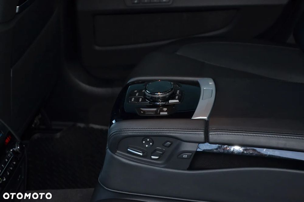 BMW Seria 7 750d xDrive - 23