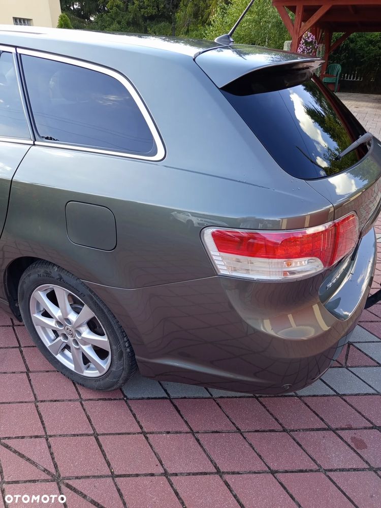 Toyota Avensis 2.0 D-4D Premium - 8