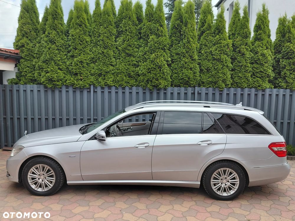 Mercedes-Benz Klasa E 300 CDI DPF BlueEFFICIENCY 7G-TRONIC Elegance - 34
