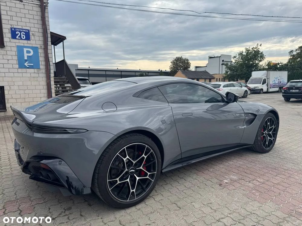 Aston Martin Vantage - 9