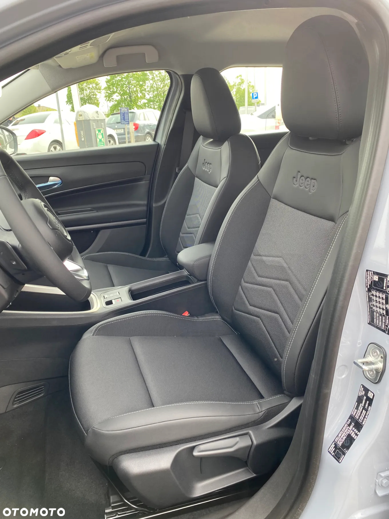 Jeep Avenger 1.2 T3 mHEV Altitude FWD eDCT6 - 8