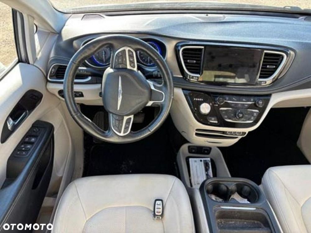 Chrysler Pacifica - 8