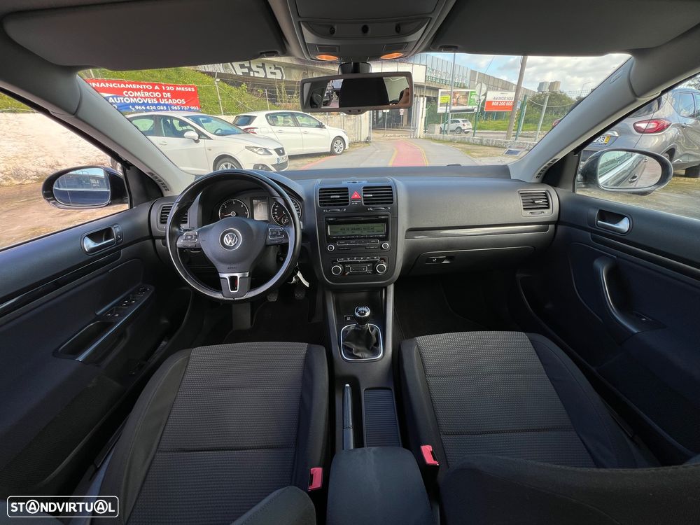 VW Jetta 1.6 TDi Confortline - 15