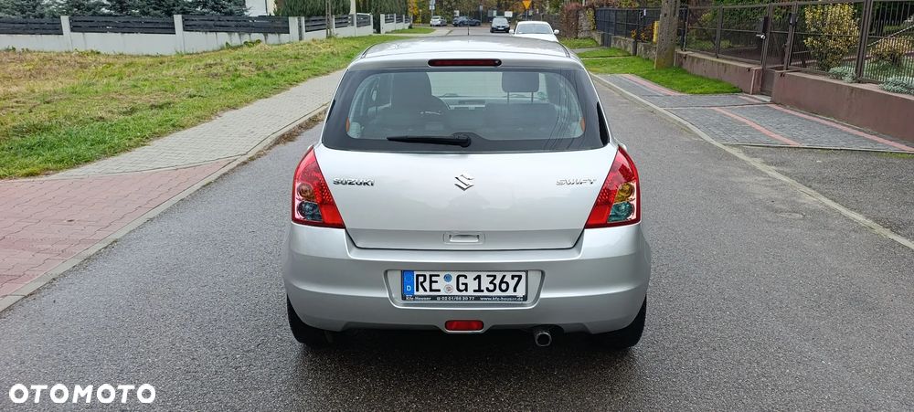 Suzuki Swift - 4