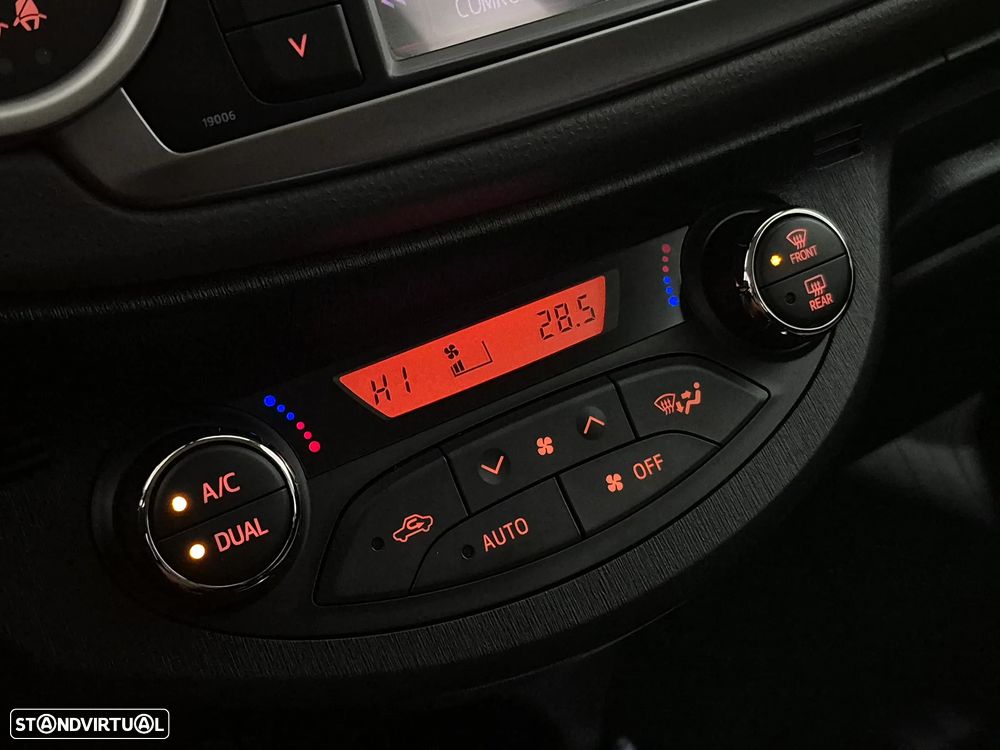 Toyota Yaris 1.4 D-4D Sport — fotografia 12